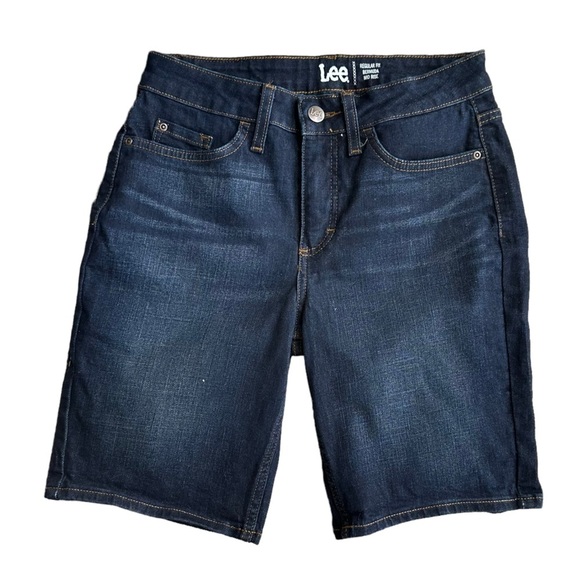 Lee Womens Mid Rise Regular Fit Bermuda Short in Dark Wash Size 6 - Picture 1 of 9